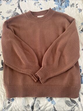 Women’s  Classic Crewneck Sweater - light brown
